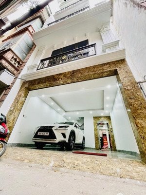 toà nhà 8 tầng phố hồ tùng mậu ,trung tâm quận ,ô tô vào nhà -dt 50m .vị trí cực đẹp ,5m ra mặt phố