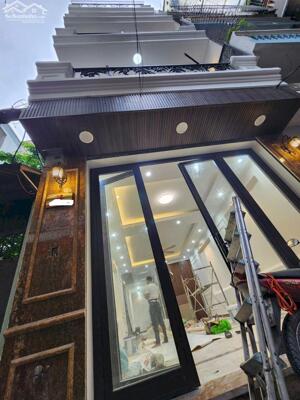 Cần bán gấp nhà phố Kim Mã 74m2, 5T, thang máy, tuyệt đẹp gần hồ