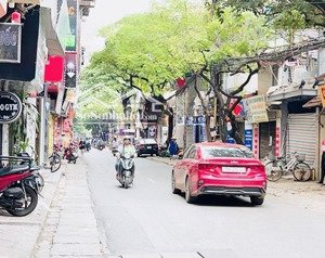 mặt phố mai dịch -cầu giấy ,7 tầng thang máy ,gần chợ đồng xa -dt 65m .8 phòng ngủ