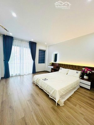 nhà mơi 6 tầng thang máy 9 tỷ hơn tại thạch bàn long biên ô tô vào nhà