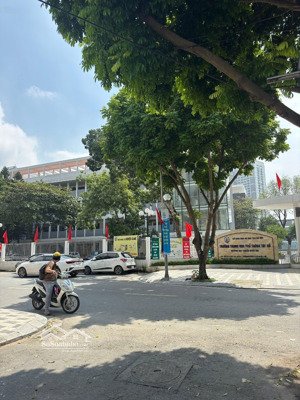 bán nhà ngõ 180 phú thượng tây hồ gần trường học, đưa đón con mất 5 phút, ô tô đỗ cổng. dt 31m2