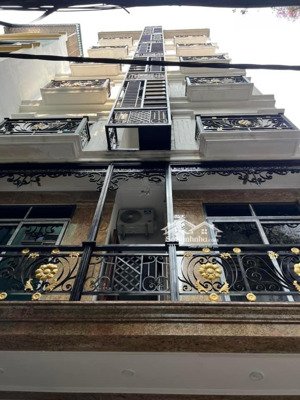 bán tòa chdv lạc long quân thông trịnh công sơn, 140m2 x 8t, vài bước ra phố, 14 phòng cao cấp