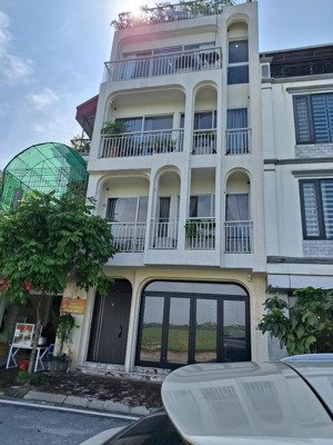 vip! bán tòa nhà việt hưng, long biên. vỉa hè, kd, gara, thang máy, nội thất 120m2x6.5m mt, 40.5 tỷ