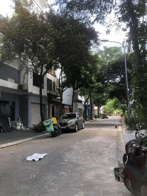 bán nhà việt hưng 65m2, mt 5m, vuông vắn, ô tô cửa, 10m ra ô tô tránh - hơn 8 tỷ