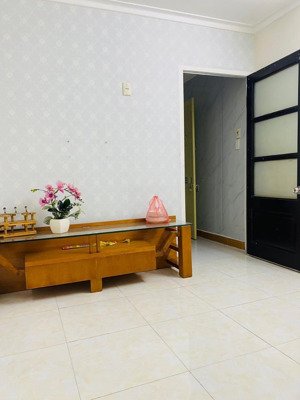 bán nhà tập thể tầng 2 lô góc nghĩa tân dt 150m2, có 4 ngủ 2 vệ sinh giá 4,8 tỷ