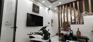 - bán nhà thuỵ khuê, 4 ngủ, full nội thất, ở ngay, 40m2, 8.7 tỷ.