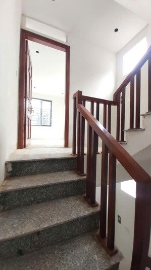 nhà 5t mới đa sỹ bé đi học cấp 1, cấp 2 chỉ 5 phút. ngõ rộng, thoáng. giá chỉ 6.x tỷ