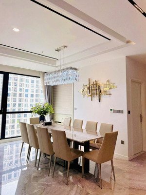 tôi bán căn hộ 3 ngủ 3 vs 24t2 trung hoà nhân chính, 159m2, nội thất đẹp, ban công thoáng mát