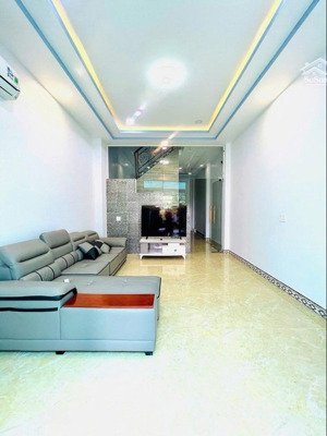 bán nhà trường lưu,p.long trường,q.9
dt: 4x13 ( vuông vức )
giá: 5,5tỷ ( thương lượng ) -