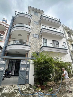 không có căn thứ 2 bán nhà siêu đẹp 4 tầng view biển có gara ô tô, giá rẻ tại nha trang