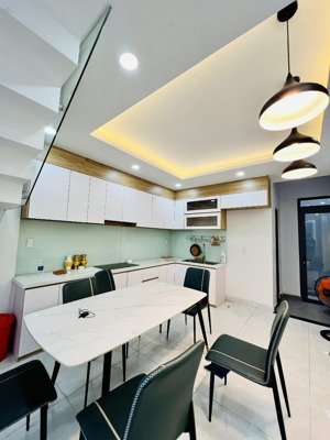 cho thuê nhà mới dt 4x18 1trệt 2lầu 3pn 4wc sân đậu xe hẻm xe tải sẳn máy lạnh gần gò vấp