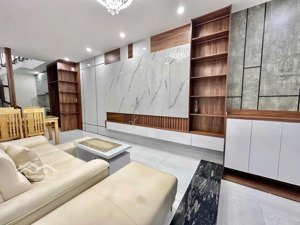 bán nhà riêng tại bồ đề, 8,8 tỷ, 41m2 4 phòng ngủ, ngõ thông tứ tung, oto tránh 10m