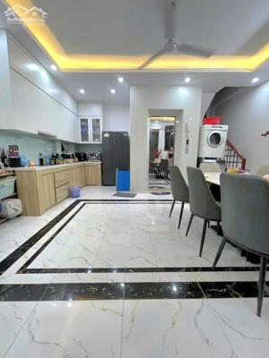 Bán nhà đường Trương Định, Hai Bà Trưng, nhà đẹp thang máy, gần phố, gần chợ Mơ