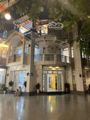 cho thuê biệt thự 500m2 sân vườn nguyễn văn hưởng thảo điền,6pn, 5wc full nội thất, chỉ 90tr/tháng