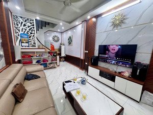 nhà đẹp - 30m2 chỉ 7,x tỷ - 2 thoáng - 10m ra hồ - 20m ra mặt phố - tt thanh xuân - gần ngã tư sở