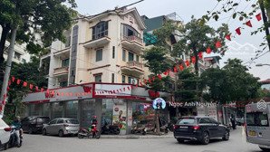 phố nguyễn đình hoàn bán nhà - siêu phẩm lô góc - 3 mặt tiền - kinh doanh - vỉa hè hiếm có