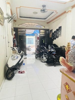 lạc long quân, p8 tân bình - nhà 66m2 - 3 tầng - 416m - giá 7.8 tỷ