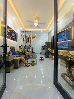 nhà đẹp dân xây, 60m ra phố, kd online phố nguyễn đức cảnh, hoàng mai, dt 35m2, 5t giá chỉ 6.85 tỷ