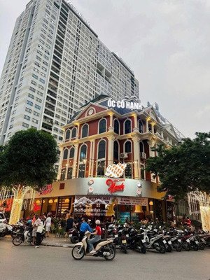 cho thuê nhà căn góc cực đẹp phố triệu việt vương, diện tích 70m2x5tầng, mt 17m, nhà hàng cũng ok