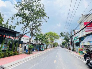 hẻm xe hơi! sát mặt tiền - gần vđ2 - kết cấu 1 trệt 1 lửng ! giá nhỉn 5 tỷ - còn thương lượng