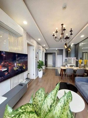 bán 2pn nhỏ nhắn giá 7 tỷ full đồ , tầng trung view phố đẹp tại imperia sky garden