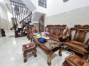 cần bán bán 3 tầng hẻm ô tô hoàng hiệu dt 70,8m2, cách biển 650m, giá 6,5 tỷ