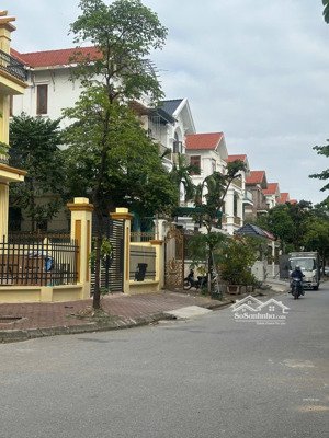 giảm 2 tỷ bán nhanh bt văn phú 220m2 hoàn thiện thang máy hơn 30 tỷ