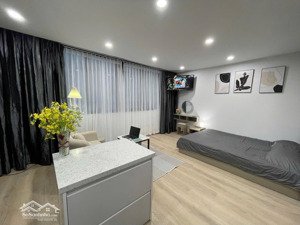 khai trương phòng tại cầu giấy ô tô đỗ cửa