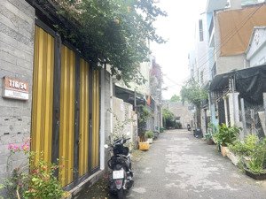nhà 2 mặt tiền hiếm vị trí đẹp trung tâm thủ đức giá chỉ 7.5 tỷ!