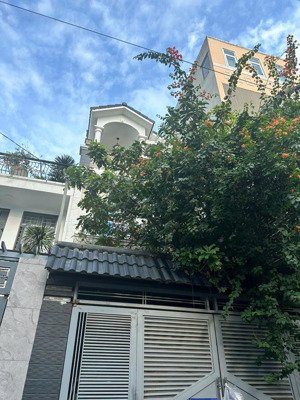 bán nhà 4 tầng diện tích sử dụng 234 m2, ô tô đậu trong sân, giá thương lượng 13.3 tỷ