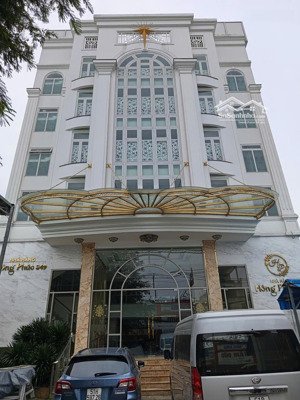 cần cho thuê nhà hàng không nhu cầu sử dụng đầy đủ tiện nghi, thang máy, tầng hầm