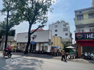 góc 2 mặt tiền võ thị sáu ngay phạm ngọc thạch, dt 12x27, giá 220 tỷ