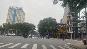 - bán nhanh giảm 2 tỷ- lô góc mặt phố hoàng như tiếp - 83m, x 3 tầng + mặt tiền hơn 8m, 35tỷ