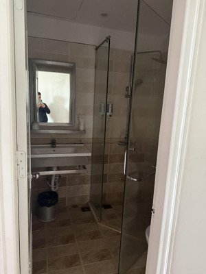 cần sang nhượng gấp khách sạn mặt hồ mai anh tuấn - đống đa full đồ đang hoạt động giá 1.5 tỷ