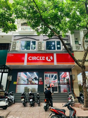 cho thuê nhà mặt phố giang văn minh dt: 80m2 x 2t mt: 8m giá thuê 35tr/tháng, kd mọi mô hình