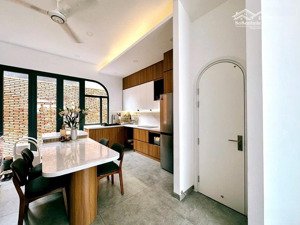hiếm nhà 3 tầng chỉ 5,2 tỷ 80 m2 sân đậu xe hơi hiệp bình phước, cam kết tin thật 100% sổ hoàn công