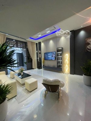 bán nhà 2 tầng đẹp, đường ô tô, gần biển, sân bay full nội thất cao cấp lh đức hiếu