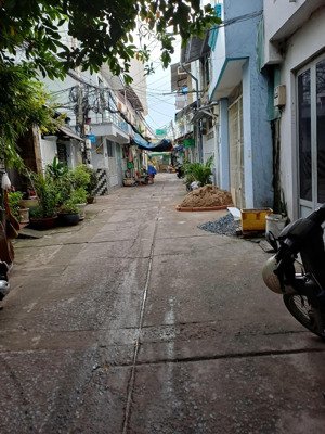 nhà 2 tầng có dòng tiền 10tr/th - nhà 1 sẹc mt hẻm - ngang 5m nở hậu 7m - giá 8.9 tỷ