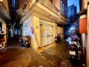 chính chủ bán nhà lô góc nhà cũ tự xây 4 tầng mặt tiền rộng cách ô tô 100m ngõ nông