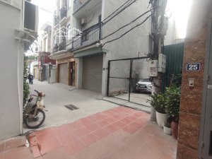 đội cấn ô tô đỗ cửa - 10m ra mặt phố - nhà dân xây chắc chắn- chủ thiện chí bán