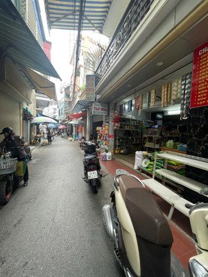 bán đất tặng nhà 2 tầng mặt đường chợ cột đèn vị trí siêu đẹp đang kinh doanh