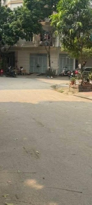 bán nhà cầu diễn, nhà phân lô ô tô tránh kinh doanh 11ty thương lượng