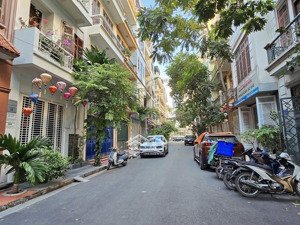 nhà riêng 68m2 hơn 17 tỷ tại đường láng, đống đa, hà nội, thông kd, giá ưu đãi, tặng nội thất