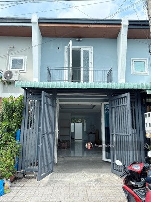 nhà view công viên kỳ quan !! vị trí 102 !! không có căn thứ 2!! nhà đẹp giá rẻ !! shr đã hoàn công