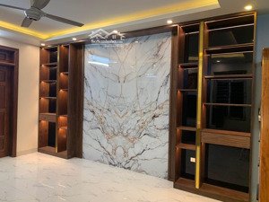 chính chủ cần sang tên căn nhà hơn 40m2 6 tầng xây mới, ô tô đỗ cửa nhà, chỉ 11 tỷ