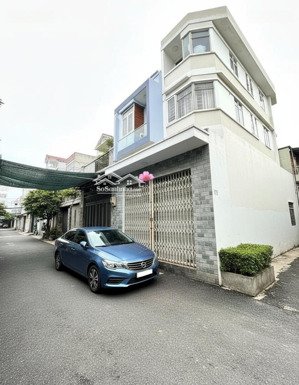 bán gấp căn góc 122m2 có sẵn dòng tiền 30 triệu hàng tháng hẻm xe hơi