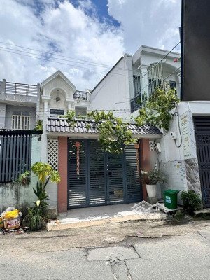 giảm 2 tỷ nhà 5mx32m mặt tiền đường tân chánh hiệp 26, quận 12, 1 trệt 1 lầu 1 tum, giá: 8.990 tỷ