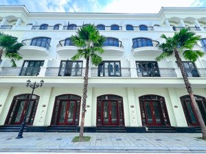 cần bán căn lk chà là 58,5m2, có sổ, ban công to, mặt tiền rộng giá rẻ. vinhomes ocean park 2