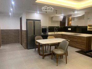5.3 tỷ căn hộ penthouses có sân vườn, dt 85m2 (3pn + 2wc) decore đủ công năng, nội thất đầy đủ.