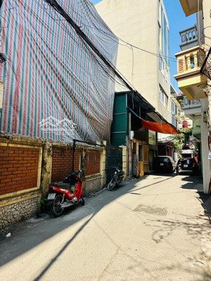 chính chủ bán nhà cũ tính đất mặt ngõ phố tôn đức thắng,hàng bột.66m2,ô tô tránh, giá 21.5 tỷ